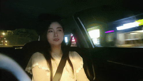 刚刚因为家暴离婚的小少妇，第一次跟人外出开房，不巧干到一半大姨妈来了，真扫兴