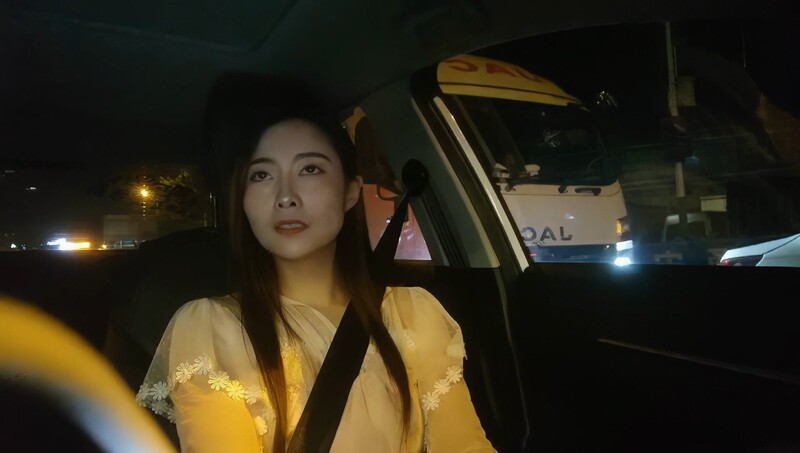 刚刚因为家暴离婚的小少妇，第一次跟人外出开房，不巧干到一半大姨妈来了，真扫兴