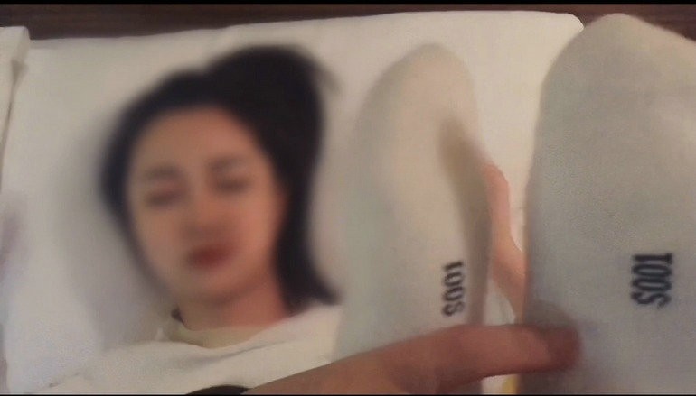 MJ炮友口J后被下药迷晕，死猪蹂躏翻眼玩白袜臭脚