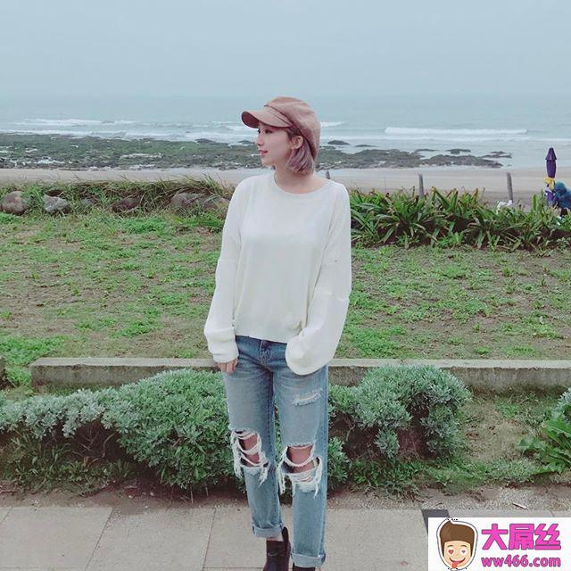 俏丽短发的Amilus那甜美的笑容搭配上那超级坏的上围，哪个男孩能抵抗得了