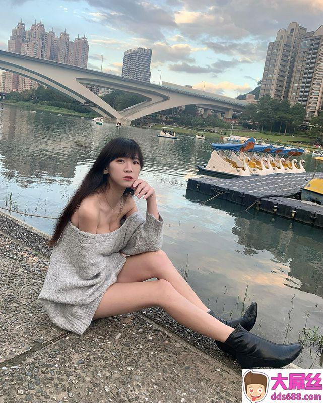 邻家女孩麦Mye气质美颜搭火爆身材好感度UpUp，养眼爆乳装辣晕粉丝！