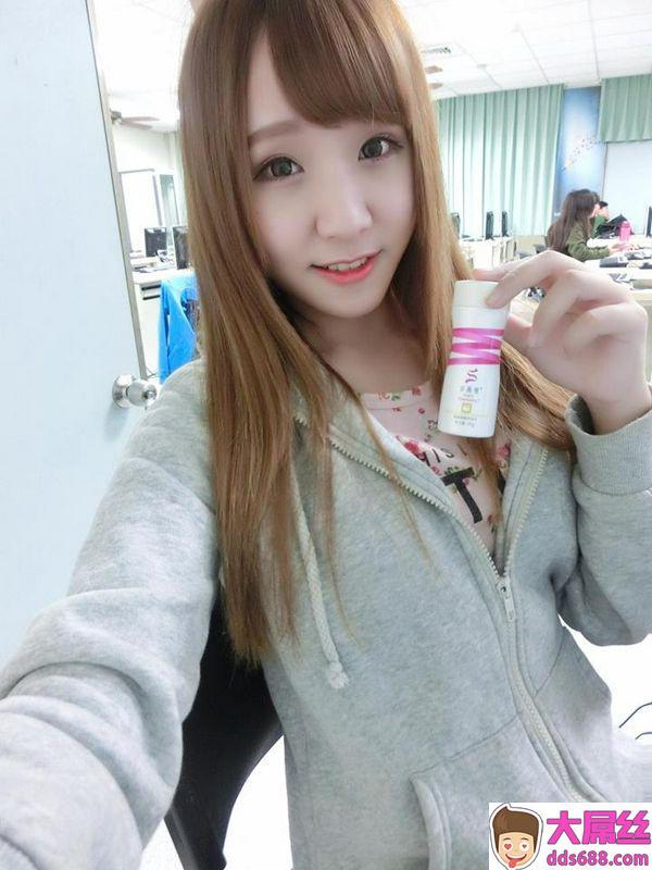 敲口爱的小美女郭芝亭