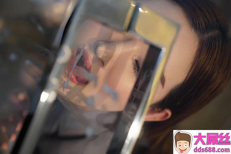 长发优美职业催情师黑丝美脚隐约漏乳