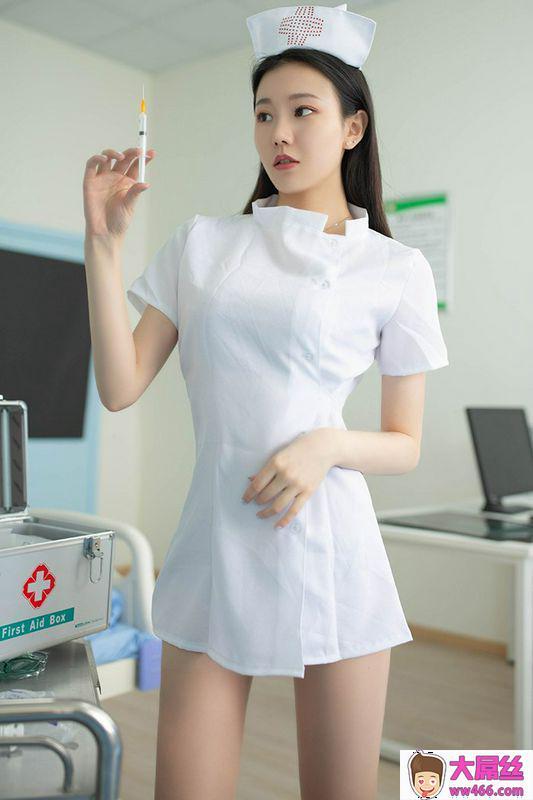 美女小护士安然肉丝美腿退烧治病