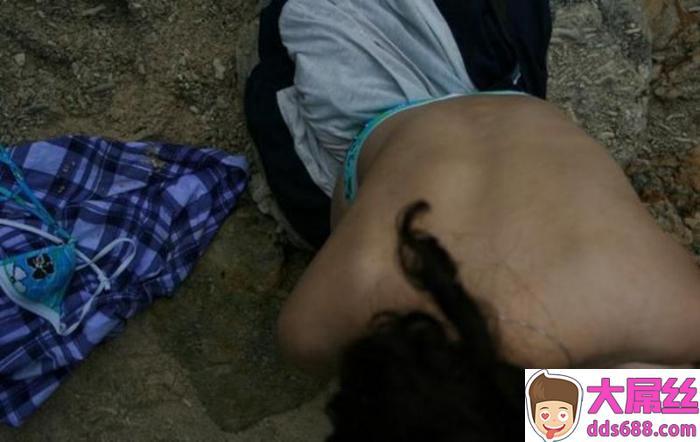 自拍~与情妇在垦丁海边玩露出!