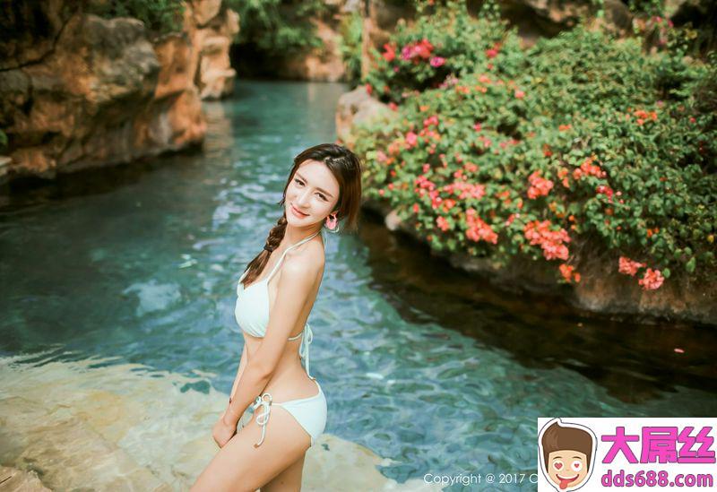 异域佳人伊莉娜绿色泳装出水芙蓉