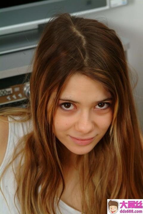 年轻孕妇的嫩乳嫩穴~真想入股呐!