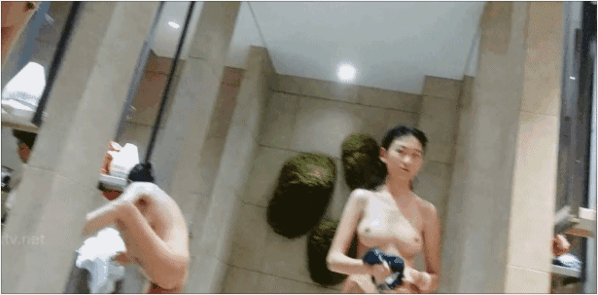 澡堂子内部员工偷拍专门挑身材好皮肤白的美女洗澡换衣服