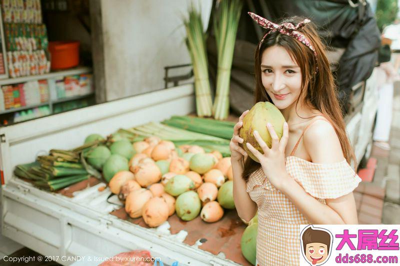 异域佳人伊莉娜绿色泳装出水芙蓉