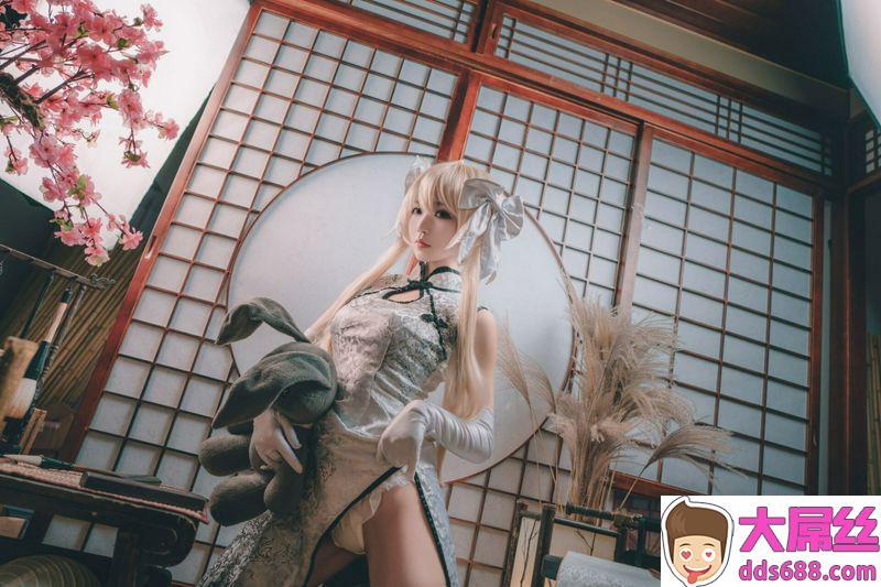 旗袍嫩妹子诱人