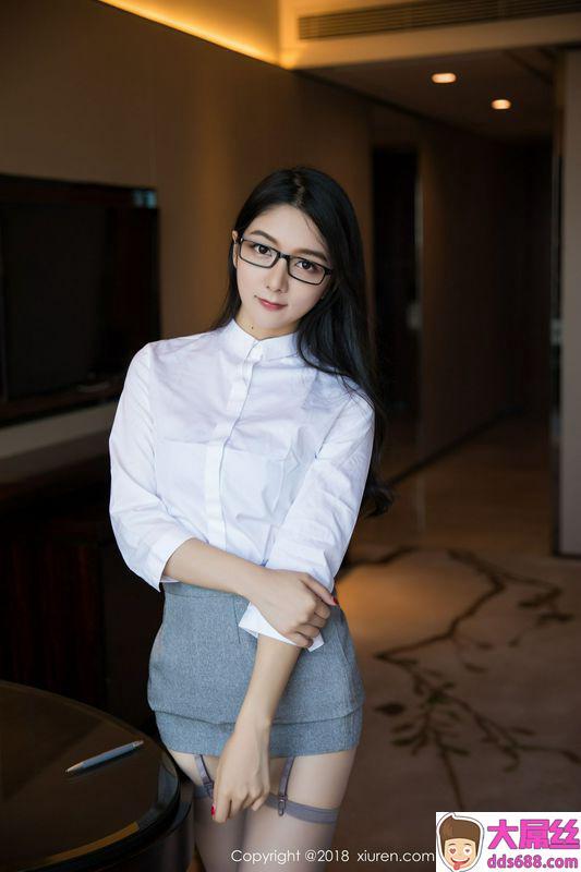 女神Angela小热巴职业装与蕾丝吊袜