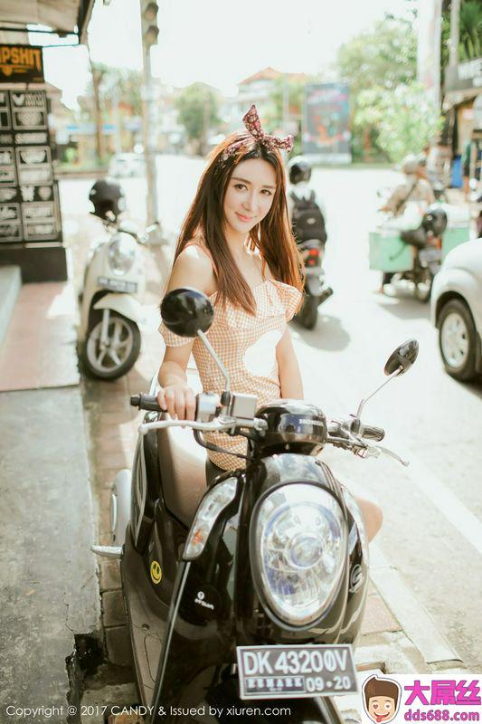 异域佳人伊莉娜绿色泳装出水芙蓉