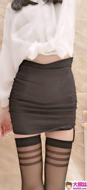 哥哥恋爱吗,我的批就是你的饮水机~是一副好的炮架吗