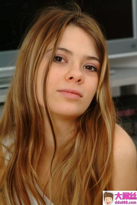 年轻孕妇的嫩乳嫩穴~真想入股呐!