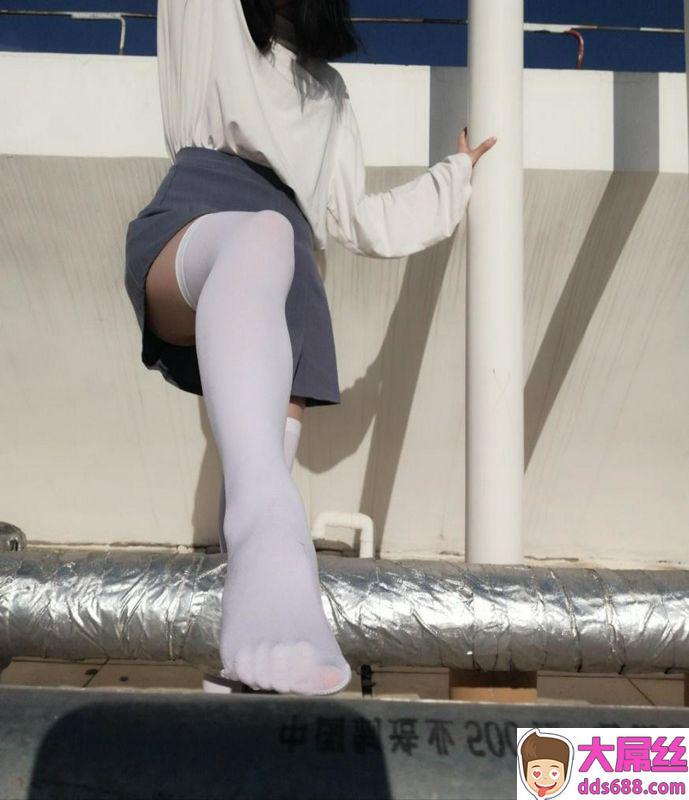 我收拾不了骚妻总有人能收拾得了她,一个不够那就上两个