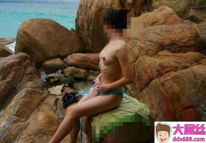 自拍~与情妇在垦丁海边玩露出!