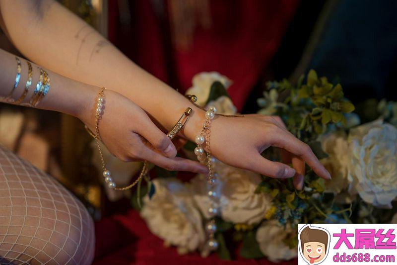 七月喵子献上王的冠冕