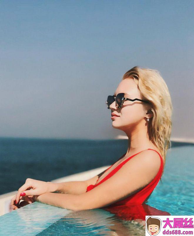 AnitaImerlin登上花花公子封面的俄罗斯嫩模