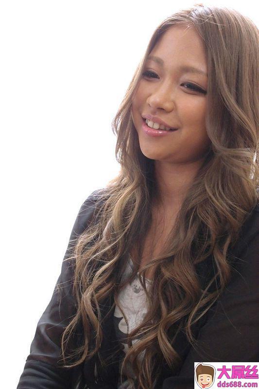 YURI:新人さんいらっしゃい!汗と精液のAVオーディション