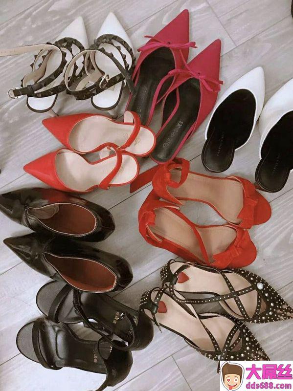 性感黑发少妇无聊自拍展示自己