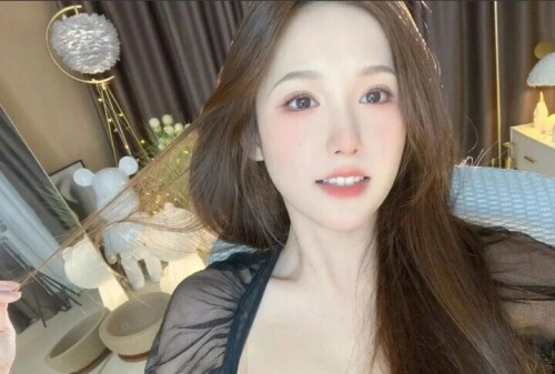 再现换衣门，斗鱼“影魔王”朴雨彬直播换装事故惨遭封直播间