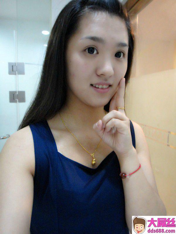 90年好友,身材不错,性感又调皮