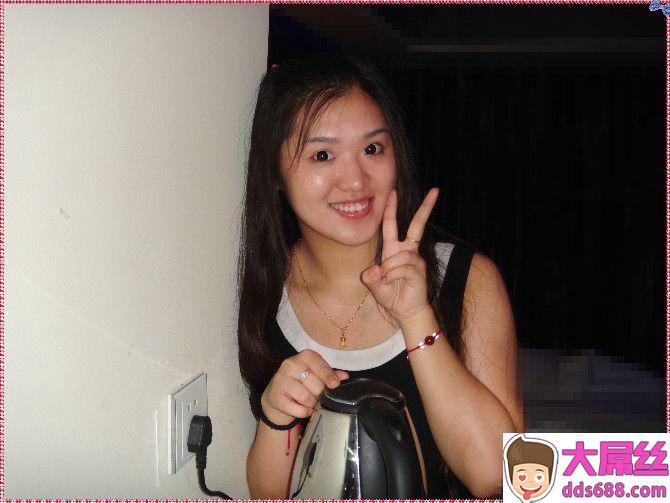 90年好友,身材不错,性感又调皮