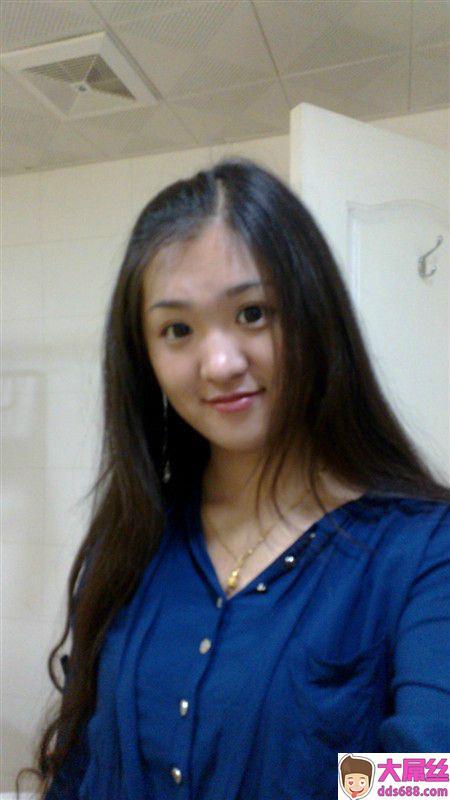 90年好友,身材不错,性感又调皮