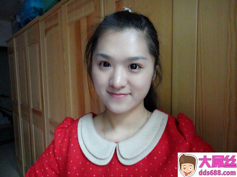 90年好友,身材不错,性感又调皮