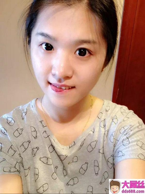 90年好友,身材不错,性感又调皮