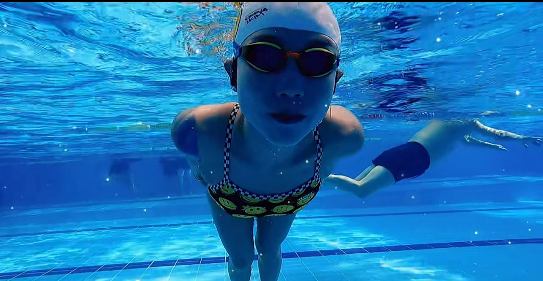 纹身少妇的泳装展示[33P]