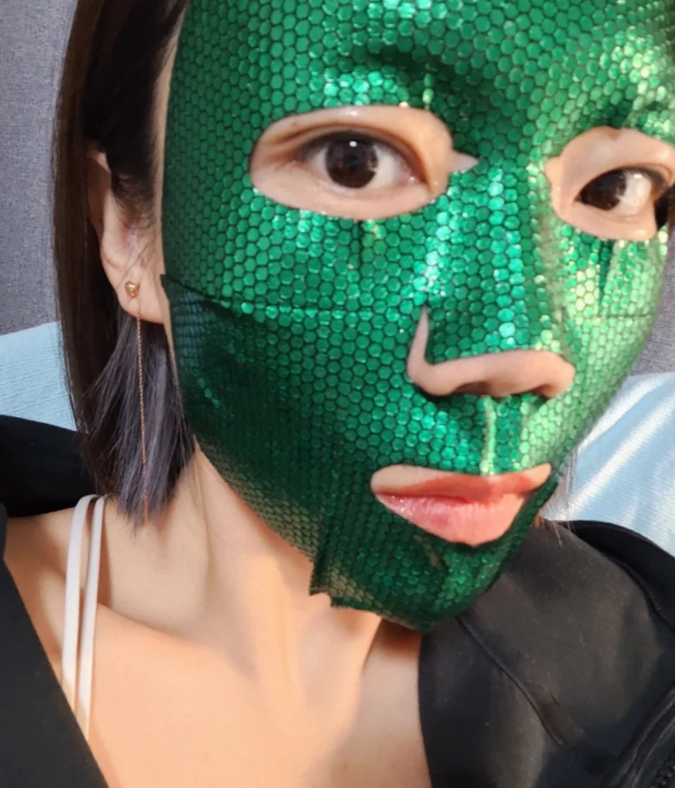 纹身少妇的泳装展示[33P]