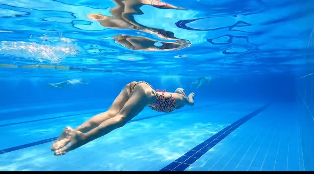 纹身少妇的泳装展示[33P]