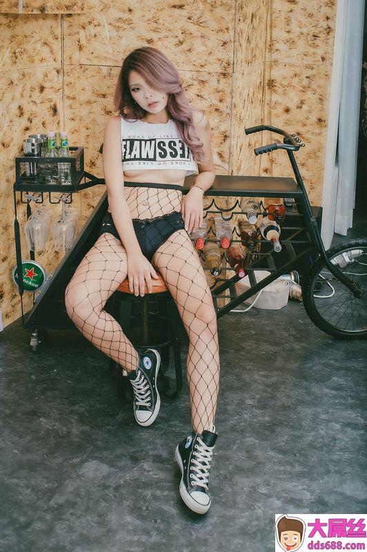 拥有女帝一般霸气女模叶嘉十分性格又不失女性温柔