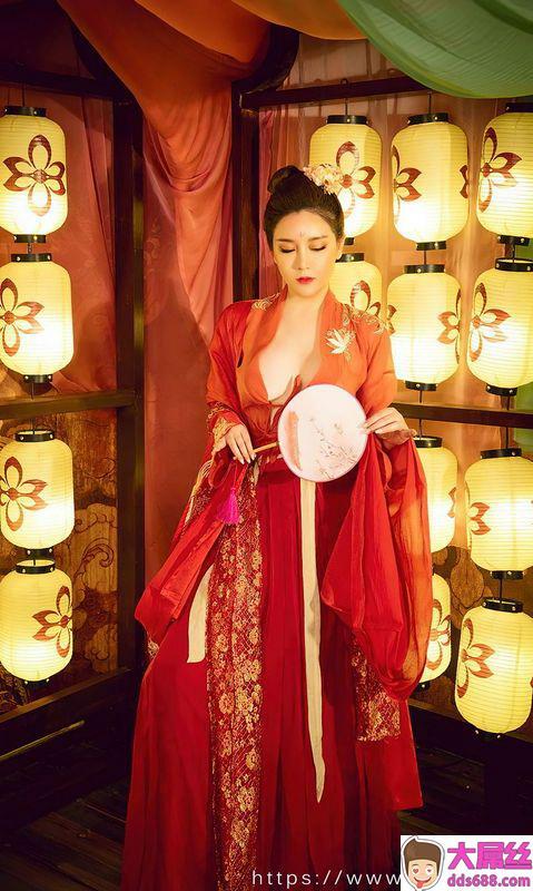 金梓琳明艳动人华灯初上夜会霓裳