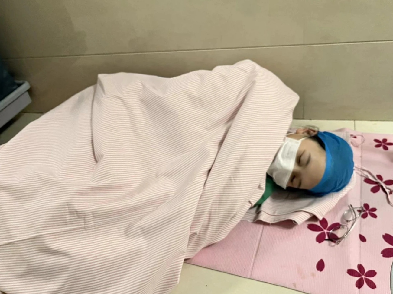 在手术台上给小护士爆了菊[25P]