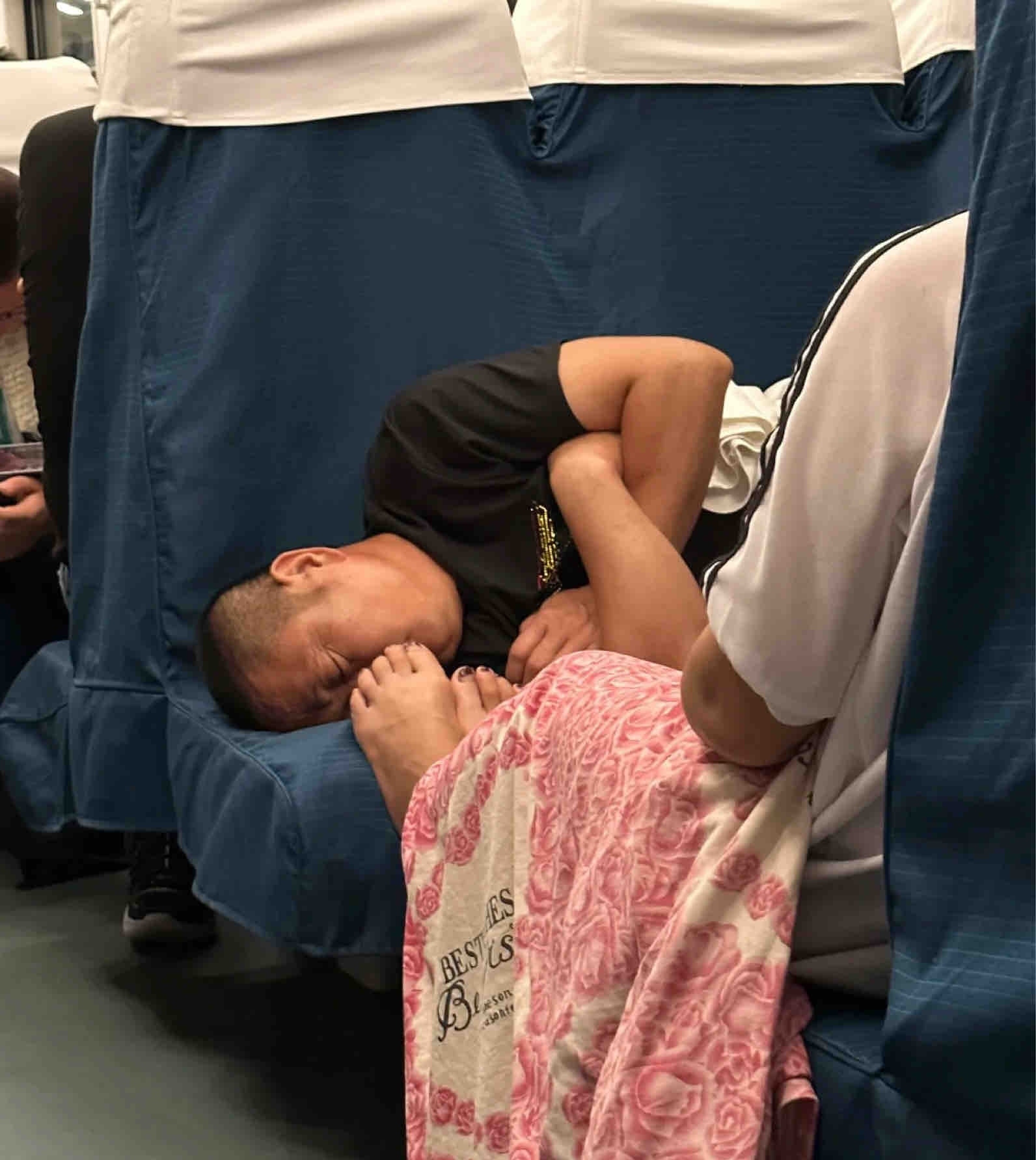 没有边界感的漂亮脚丫子