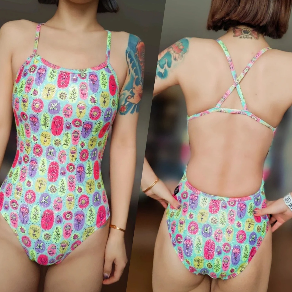 纹身少妇的泳装展示[33P]