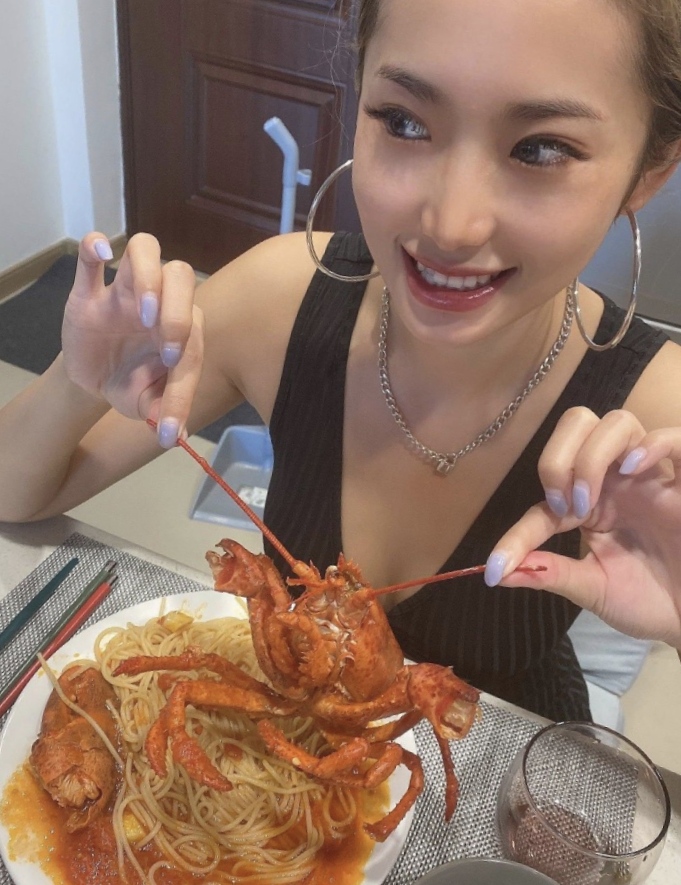 爱露出的海边姑娘条子正[26P]