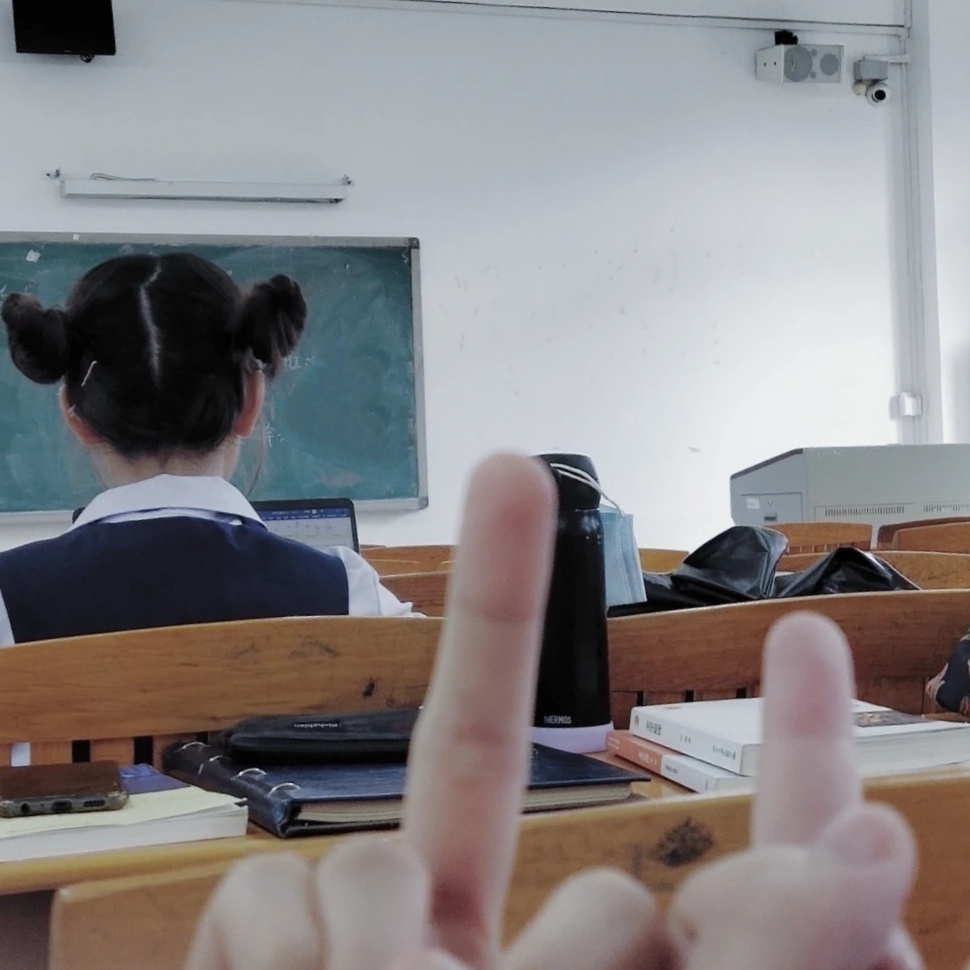 丸子头小学妹来探夜班[31P]