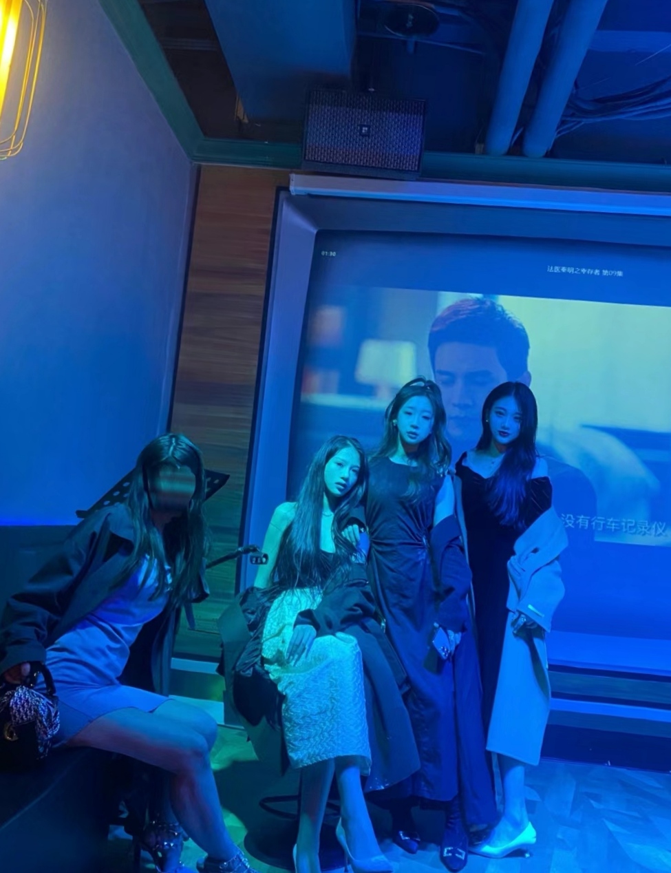 还未到结婚年龄的肥臀婊扮华丽新娘母狗[28P]