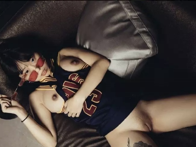 小只马肉欲人妻伊丽丝终成精液公厕[63P]