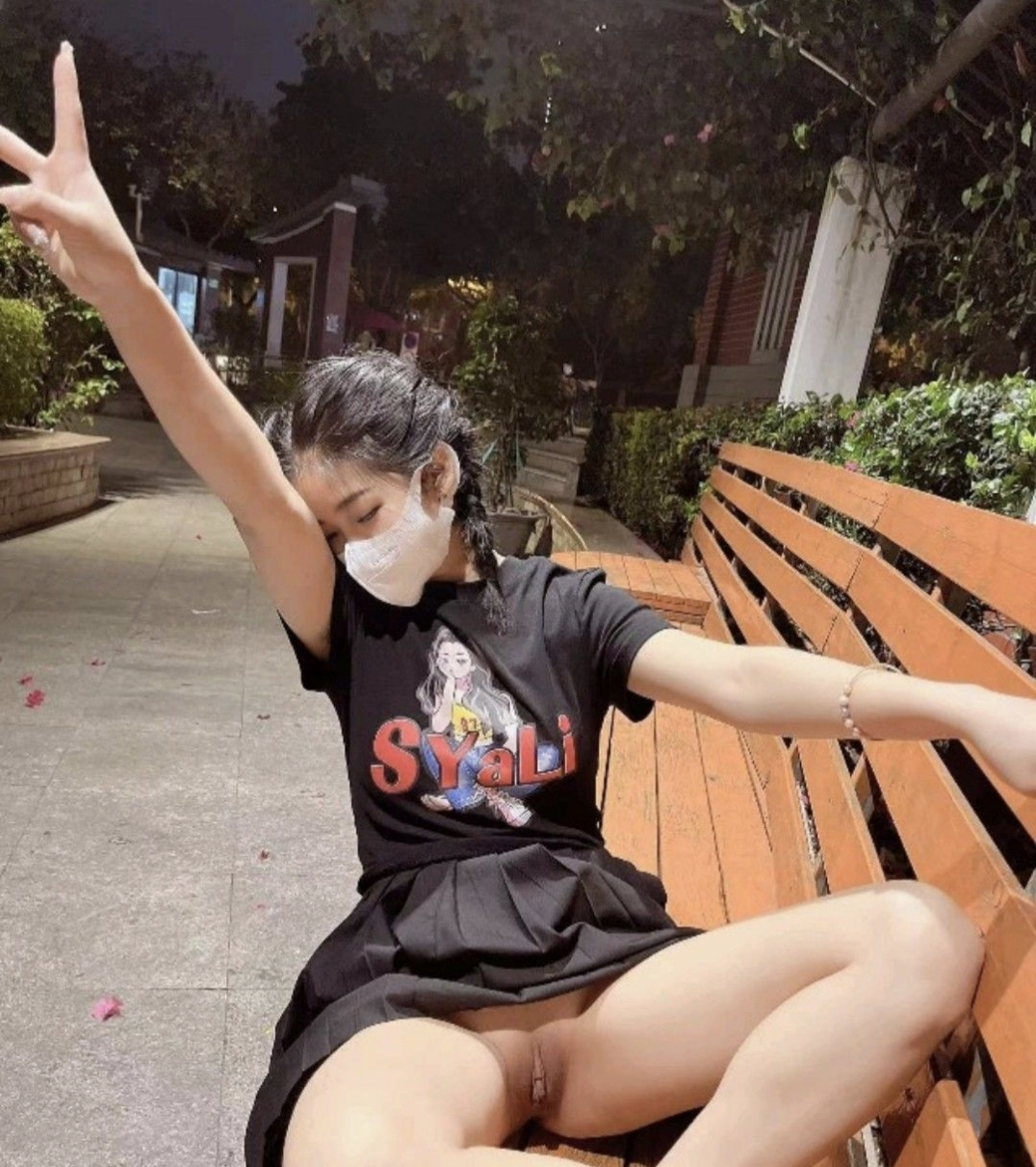 丸子头小学妹来探夜班[31P]