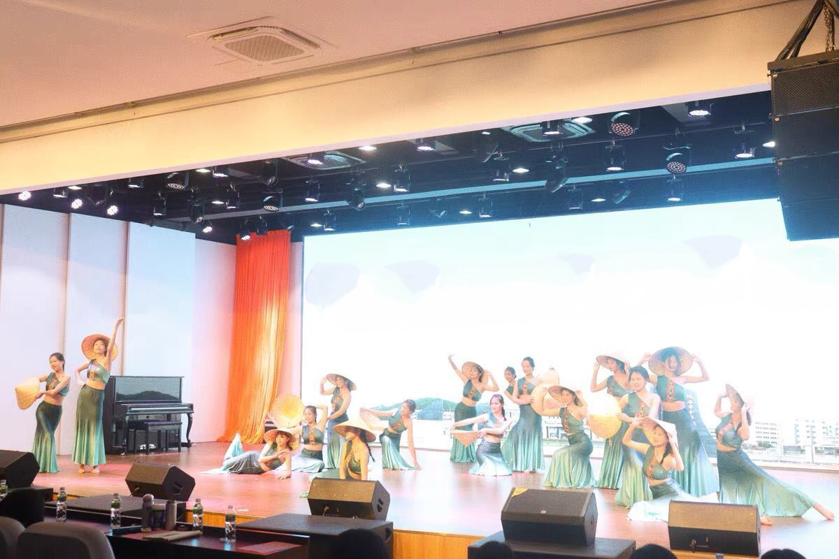 相伴十年的女孩今日却不得相见[16P]