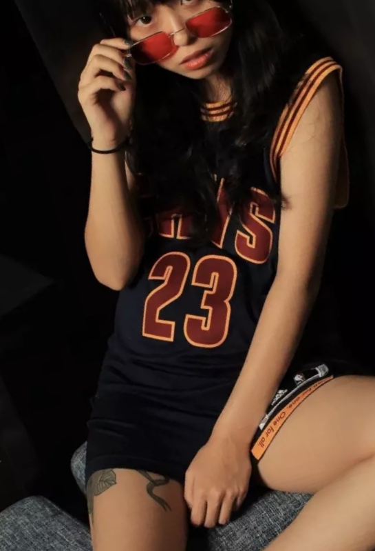 小只马肉欲人妻伊丽丝终成精液公厕[63P]