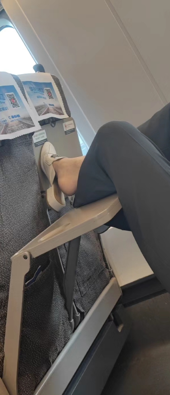 没有边界感的漂亮脚丫子