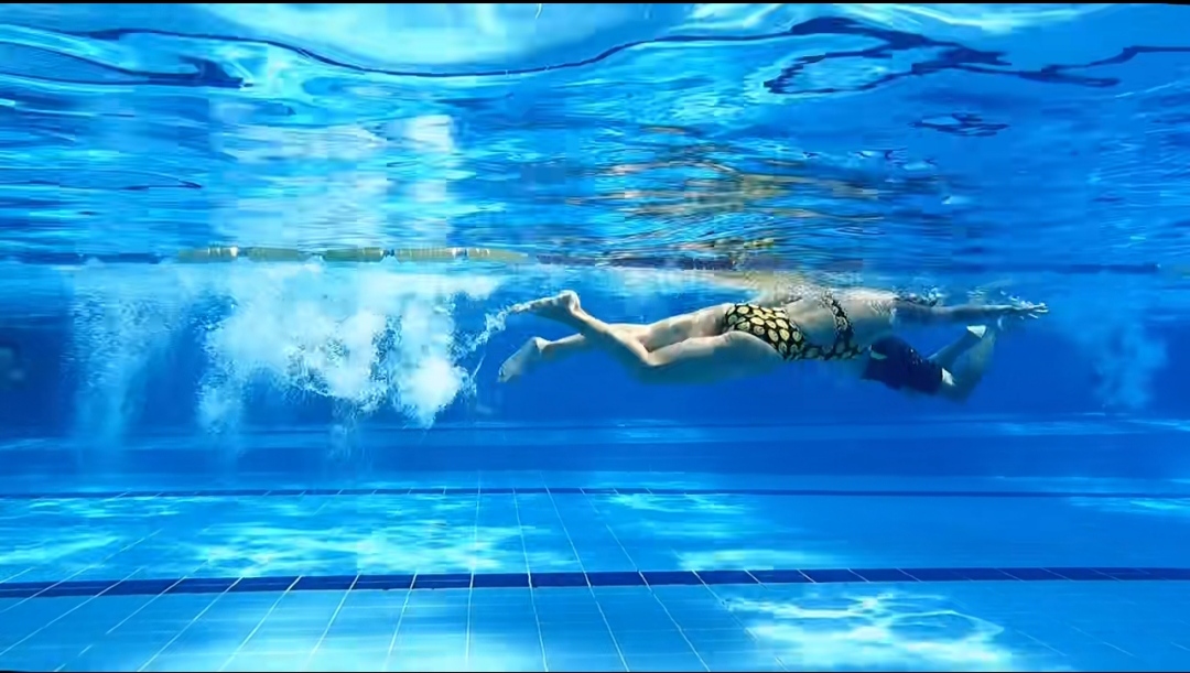 纹身少妇的泳装展示[33P]