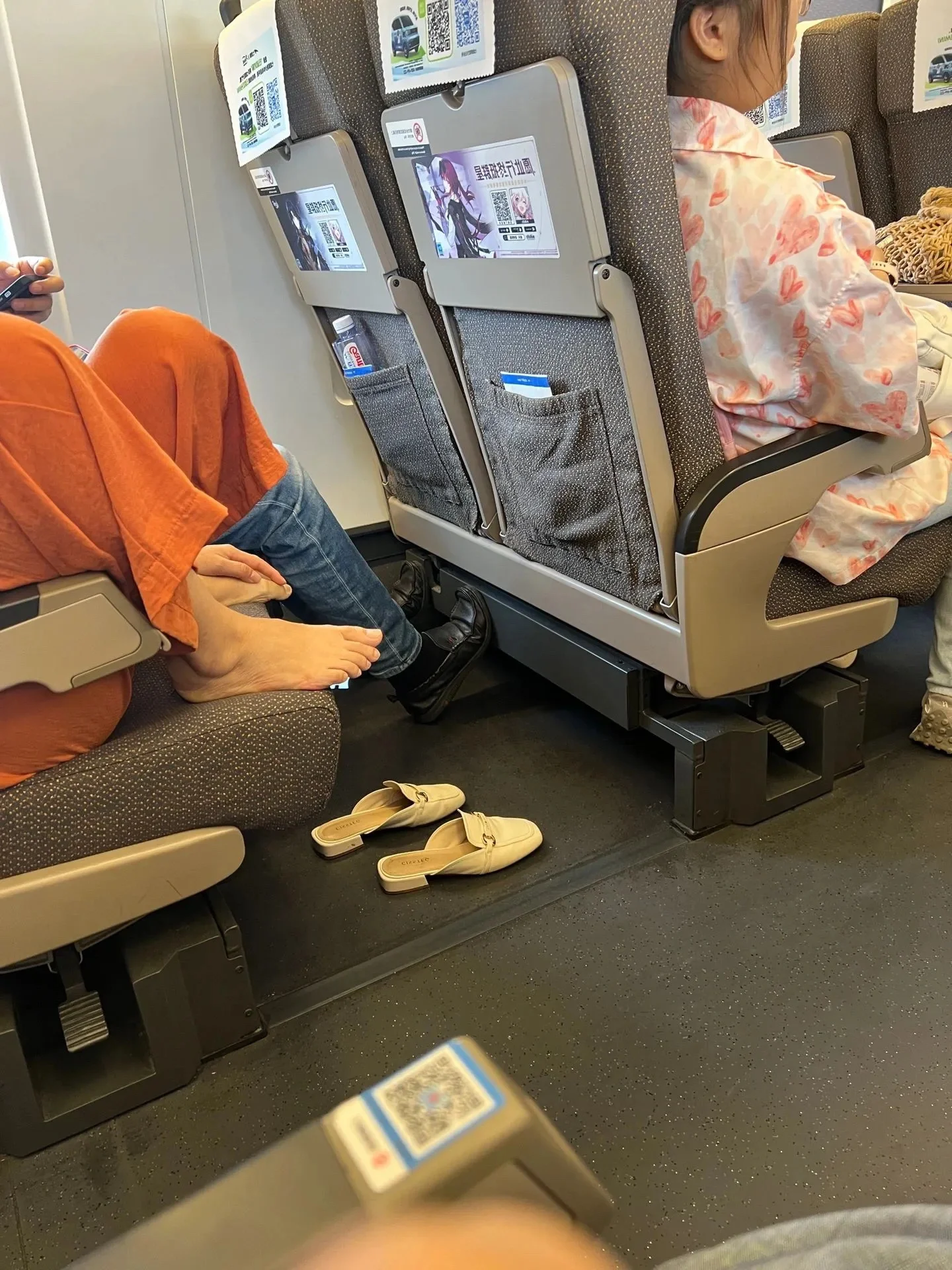 没有边界感的漂亮脚丫子