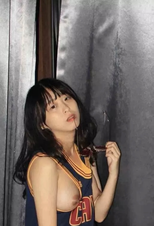 小只马肉欲人妻伊丽丝终成精液公厕[63P]