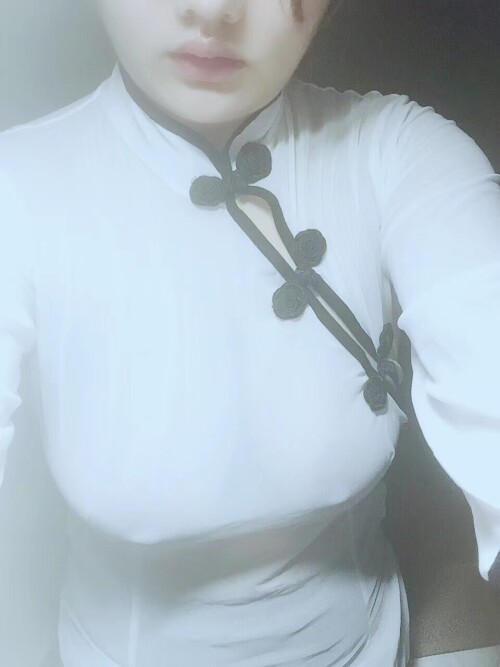 丰乳肥臀的娇小人妻 兔女郎及民国情趣